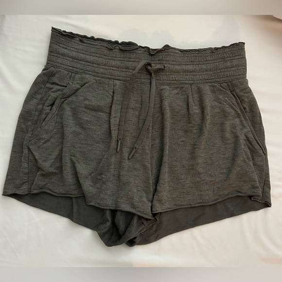 Athleta Flow With It Shorts - Picture 1 of 5